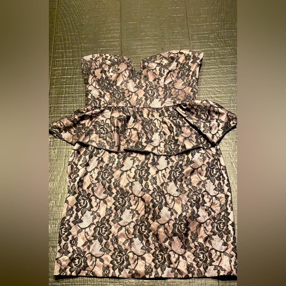2b Bebe Mini Dress. Light Purple & Black. Size Small.